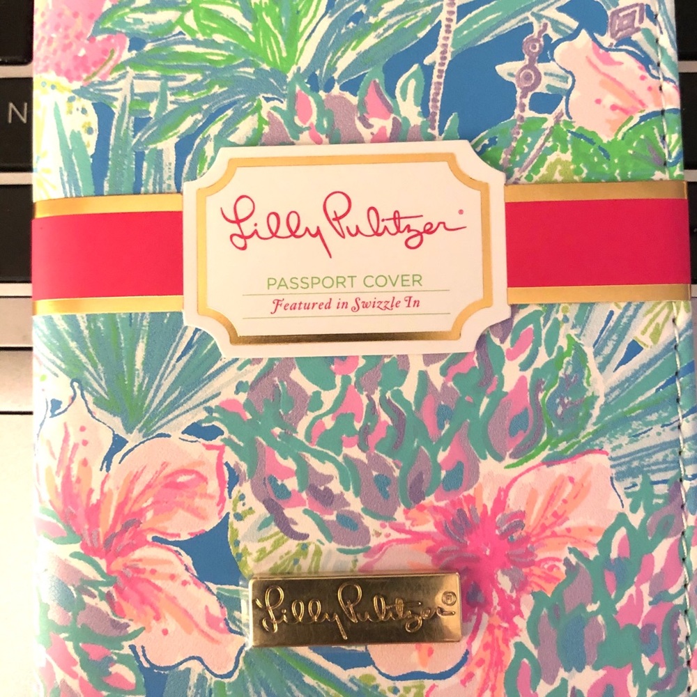 Lilly Pulitzer Passport holder/cover. NWT